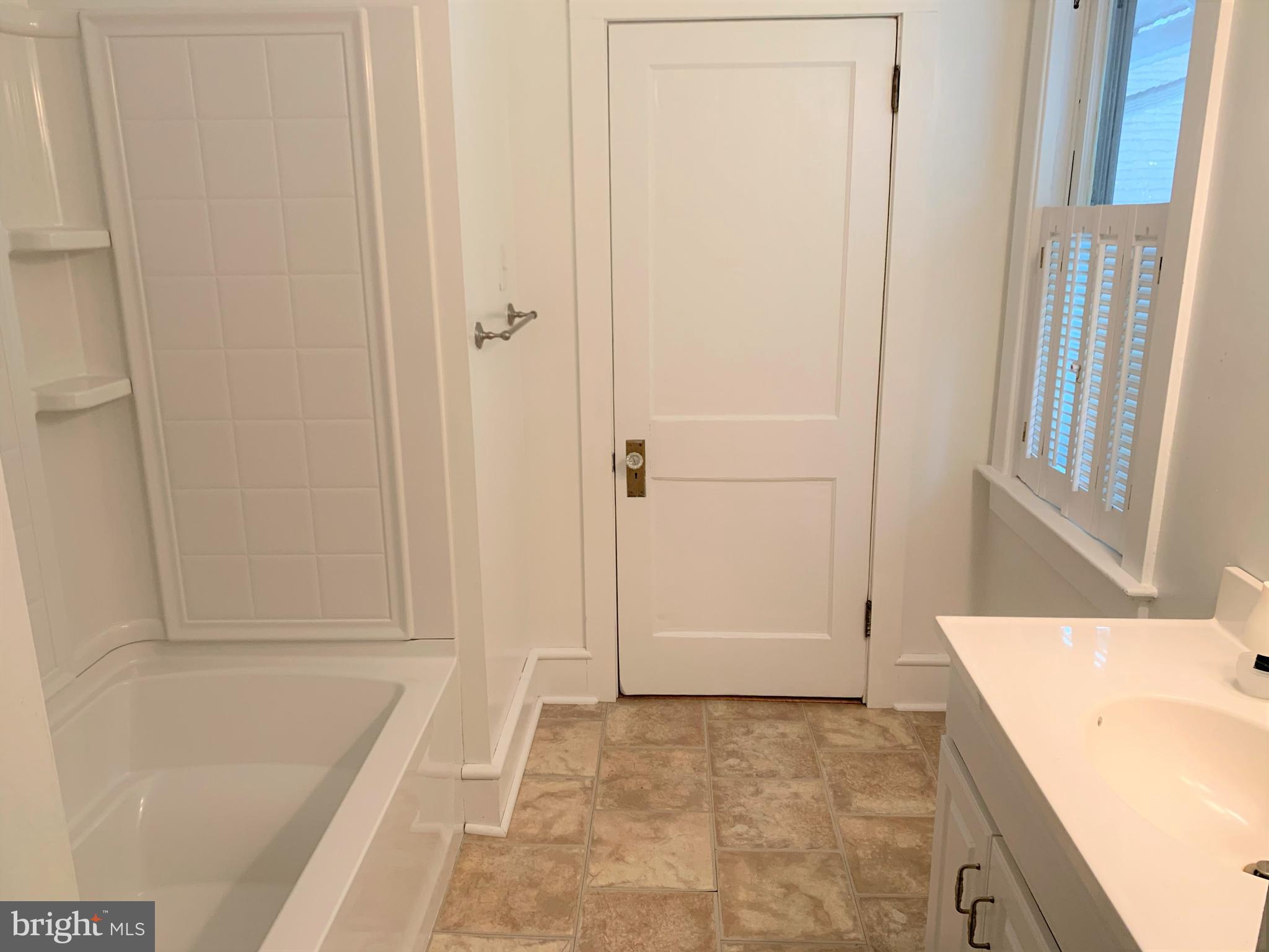 139 Spring Street Woodbury, NJ 08096 - Photo 13 of 36 main floor full bath