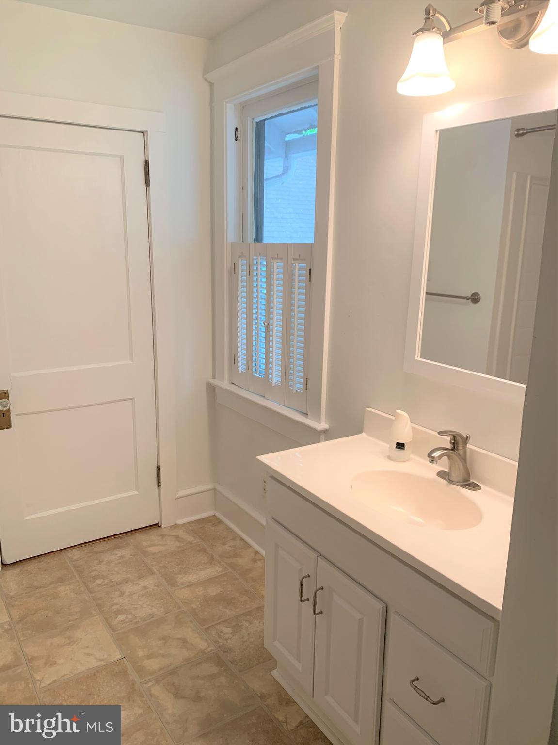 139 Spring Street Woodbury, NJ 08096 - Photo 14 of 36 main floor full bath