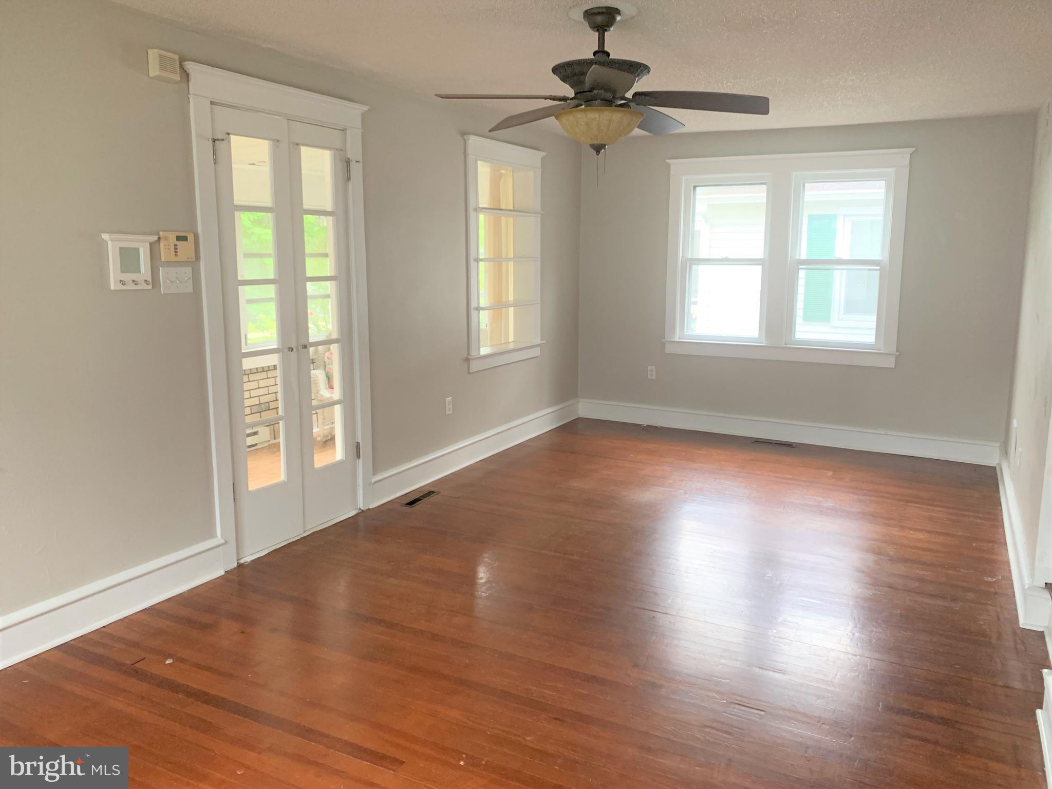 139 Spring Street Woodbury, NJ 08096 - Photo 5 of 36 Gallery Image 5