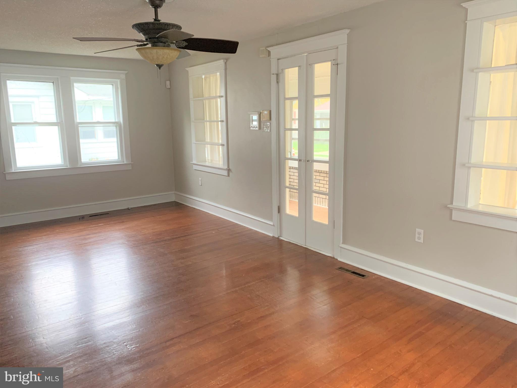 139 Spring Street Woodbury, NJ 08096 - Photo 8 of 36 Gallery Image 8