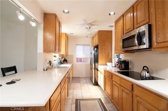 $4,400 | 14650 Valerio Street, Van Nuys, CA 91405