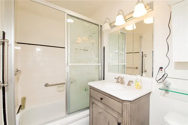 $4,400 | 14650 Valerio Street, Van Nuys, CA 91405