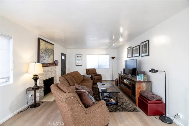 $4,400 | 14650 Valerio Street, Van Nuys, CA 91405