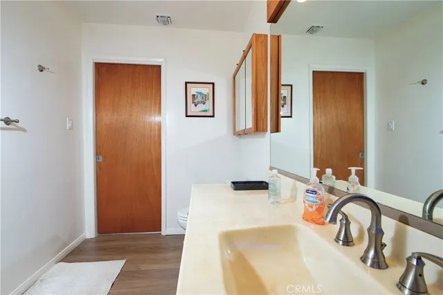 $4,400 | 14650 Valerio Street, Van Nuys, CA 91405