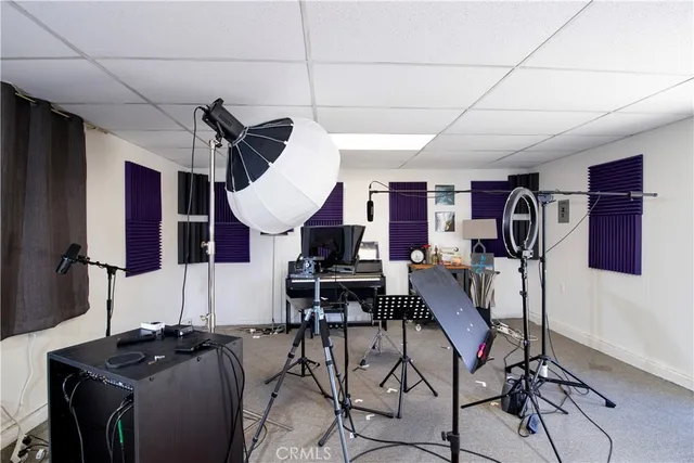 $4,400 | 14650 Valerio Street, Van Nuys, CA 91405