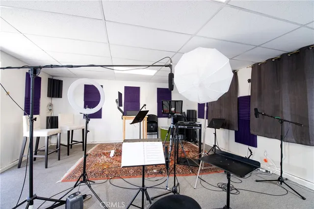 $4,400 | 14650 Valerio Street, Van Nuys, CA 91405