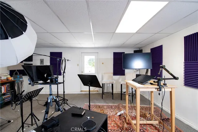 $4,400 | 14650 Valerio Street, Van Nuys, CA 91405