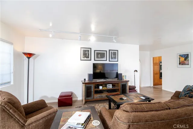 $4,400 | 14650 Valerio Street, Van Nuys, CA 91405