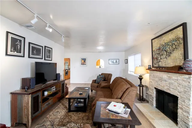 $4,400 | 14650 Valerio Street, Van Nuys, CA 91405