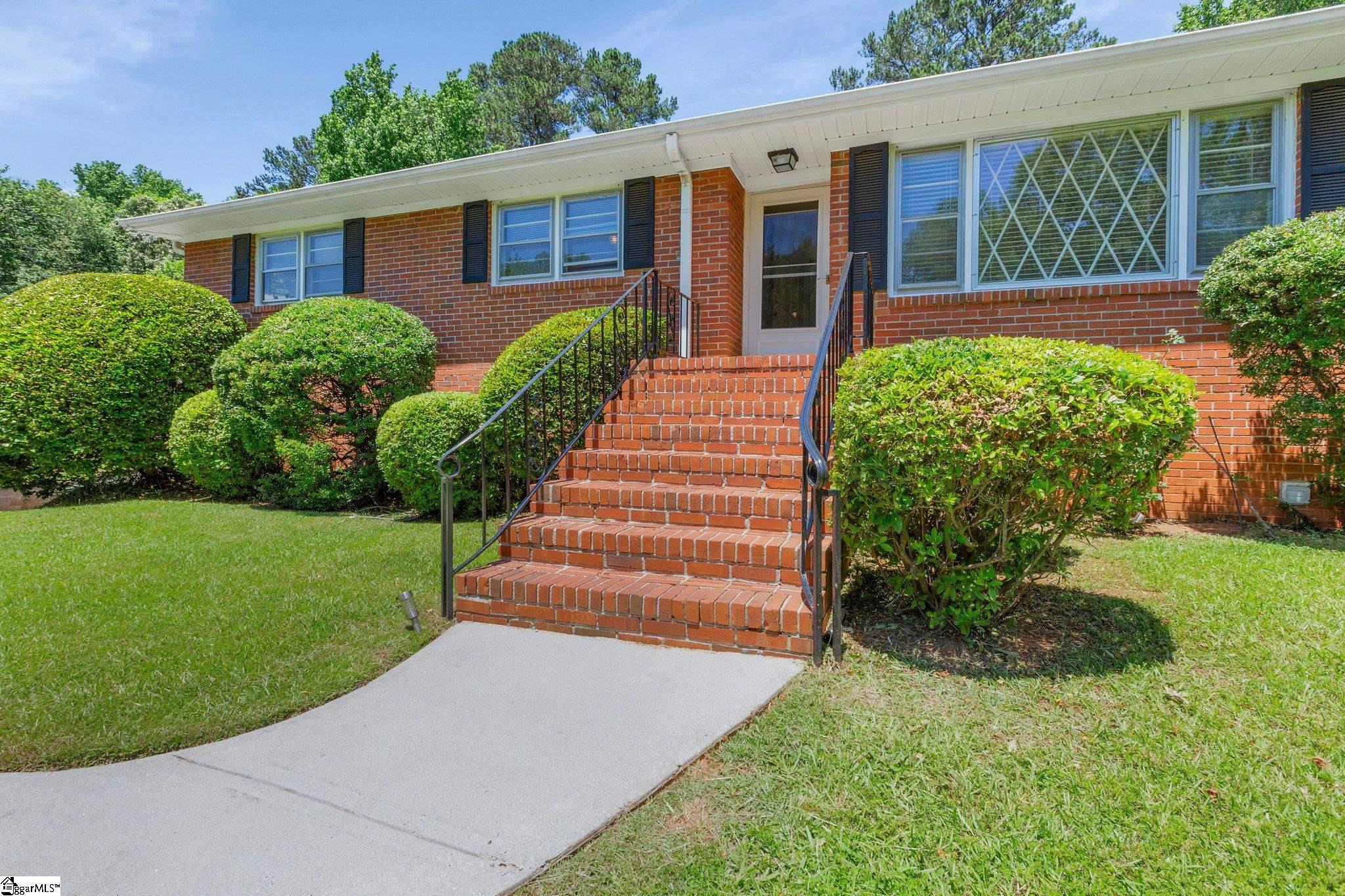 12 Longmeadow Road Taylors, SC 29687 - Photo 2 of 39 Gallery Image 2