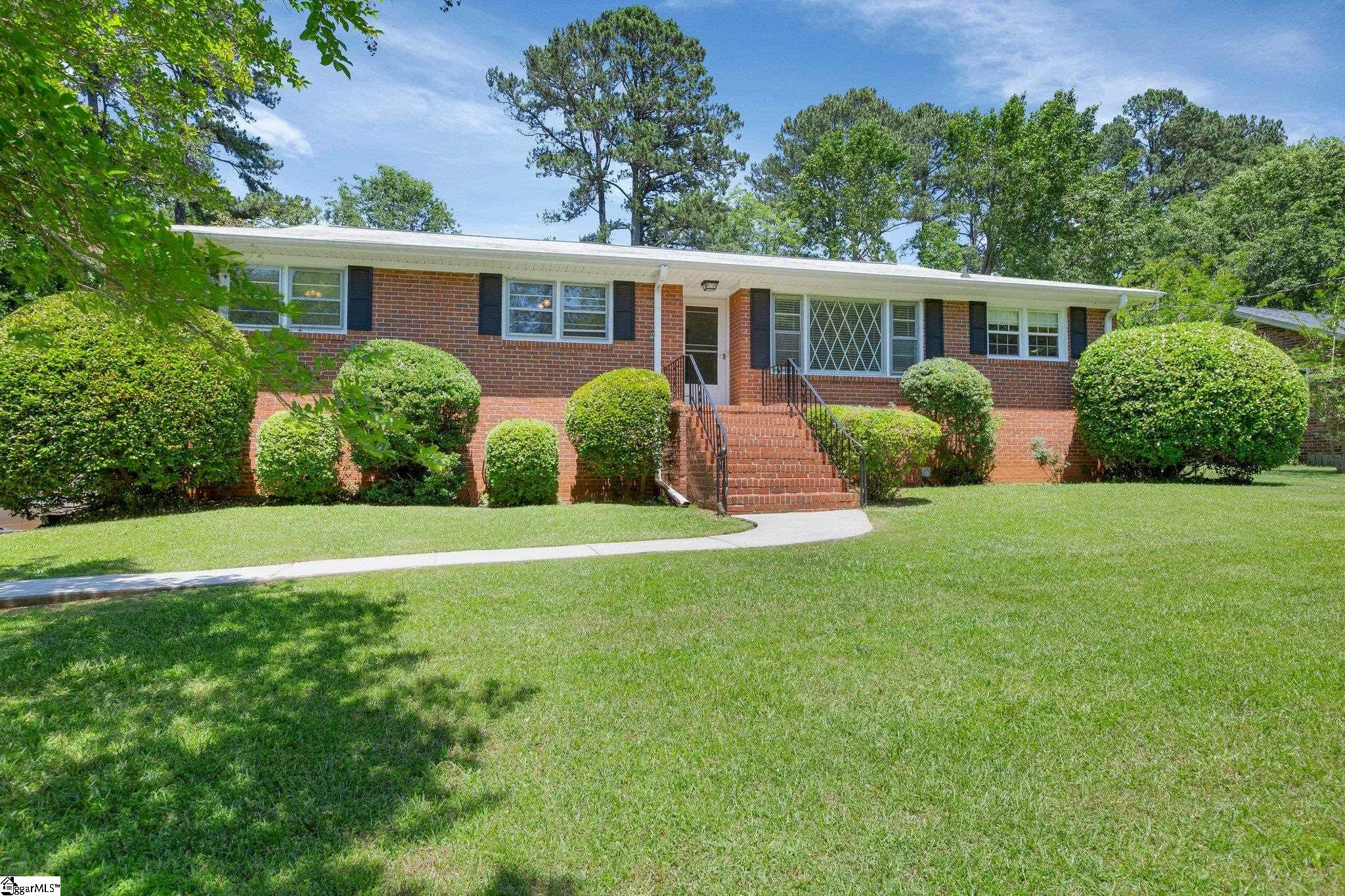12 Longmeadow Road Taylors, SC 29687 - Photo 4 of 39 Gallery Image 4