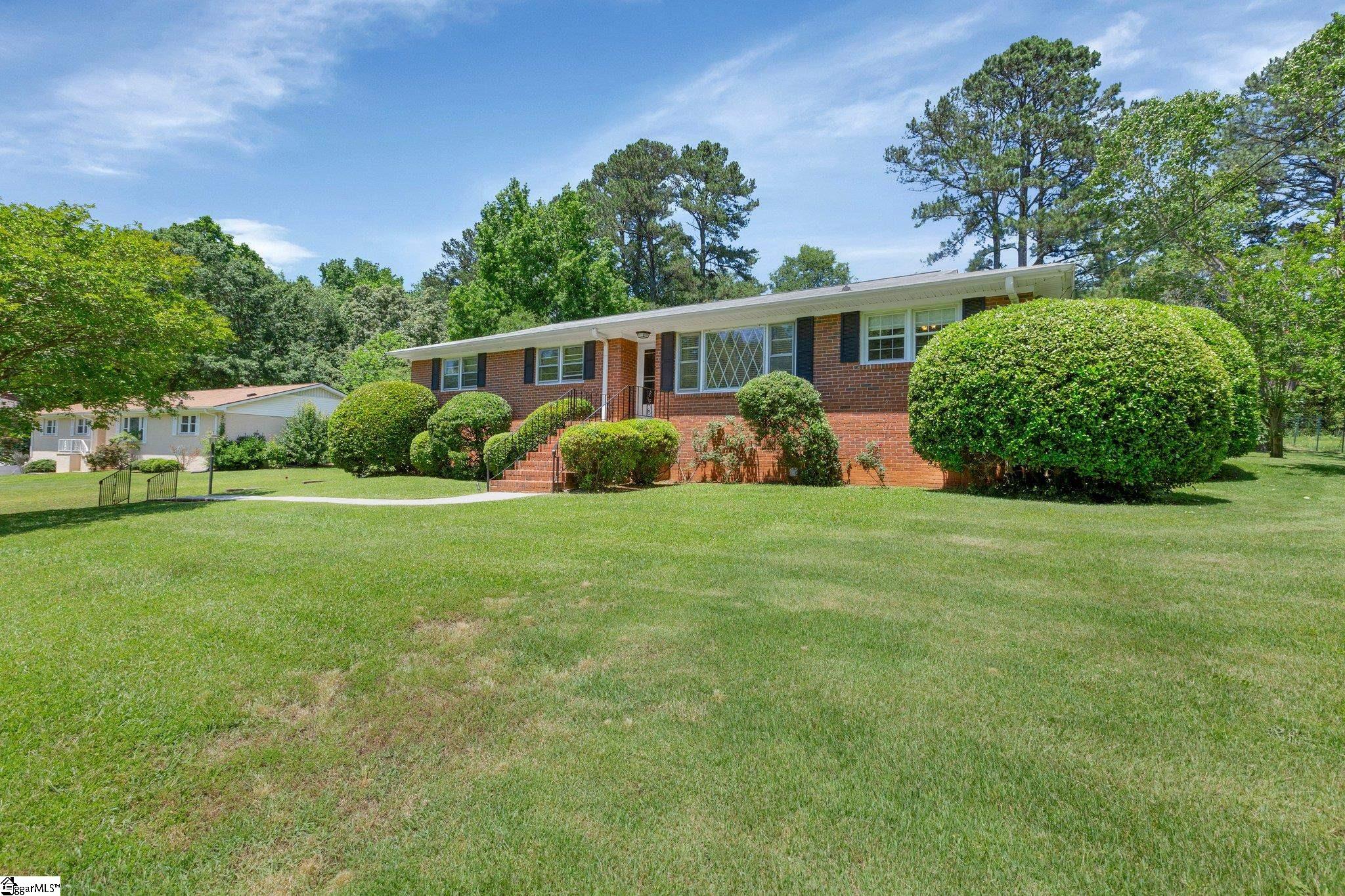12 Longmeadow Road Taylors, SC 29687 - Photo 5 of 39 Gallery Image 5