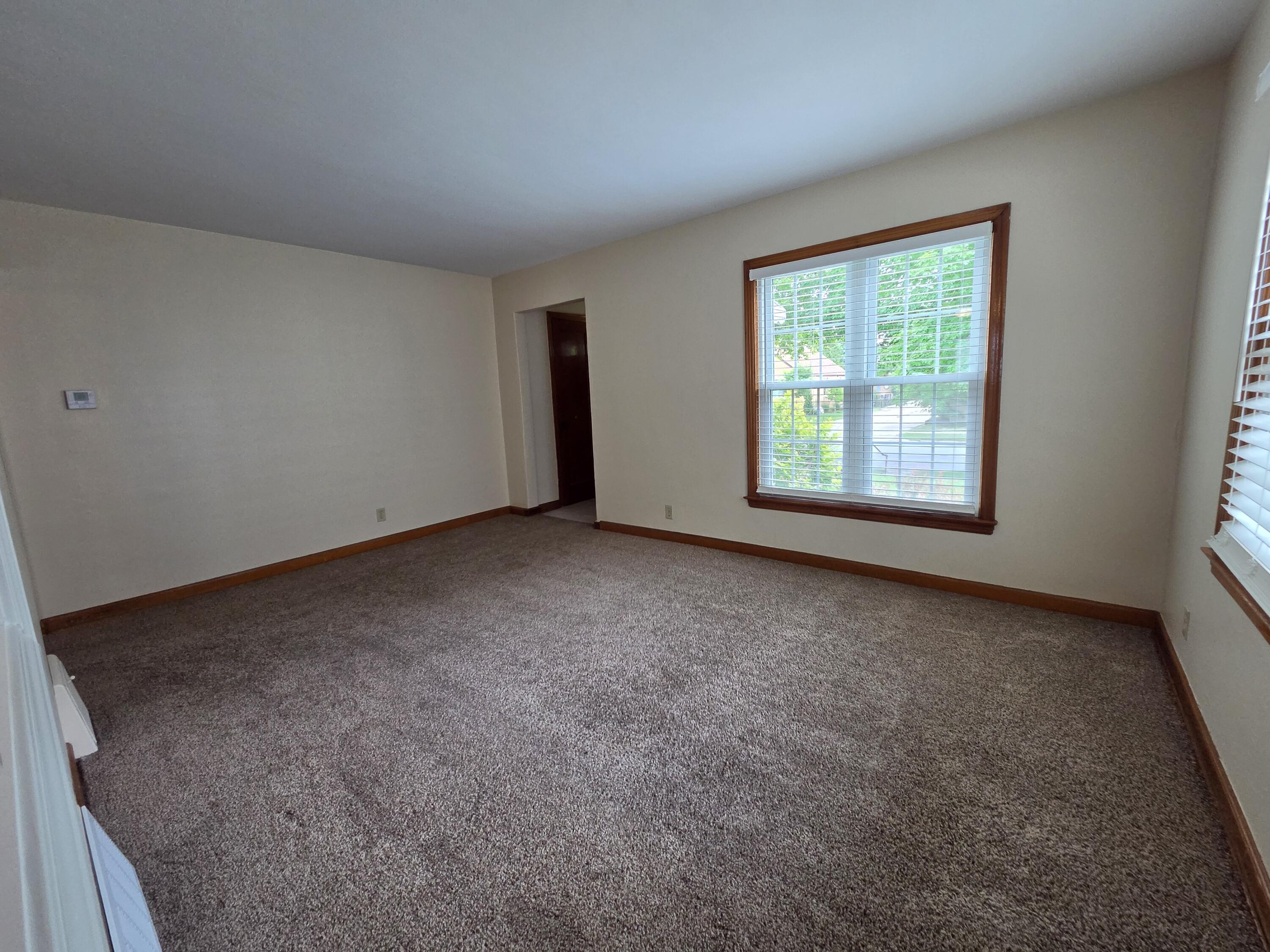 3265 South Burrell Street Milwaukee, WI 53207 - Photo 6 of 39 Living Room