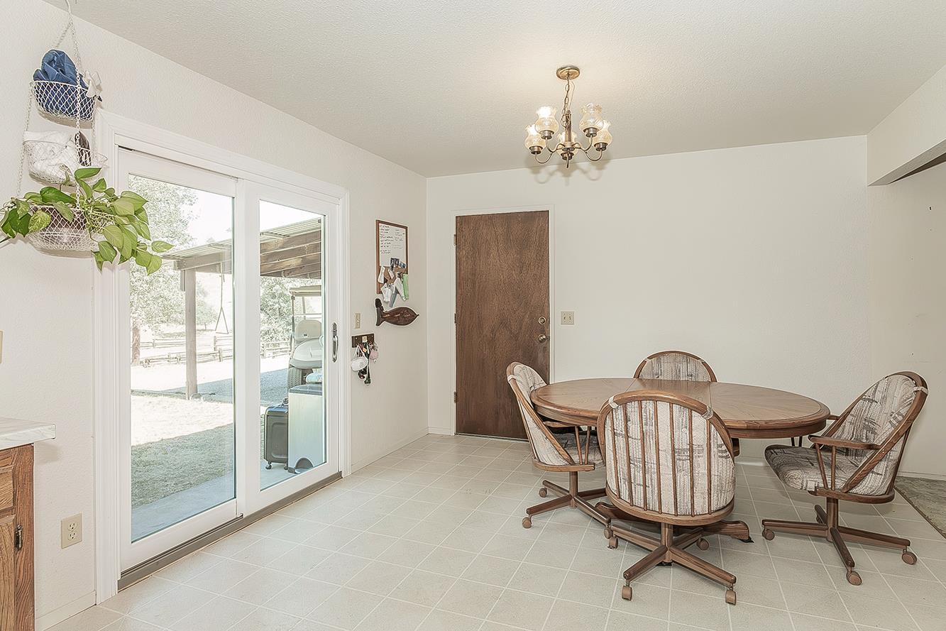 22085 Watts Valley Road Sanger, CA 93657 - Photo 11 of 98