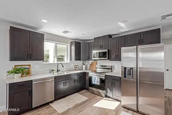 $1,595 | 6421 South 23rd Street, Unit B, Phoenix, AZ 85042