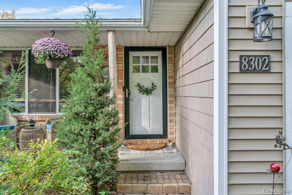 8302 Coldwater Road Flushing, MI 48433 - Photo 5 of 37