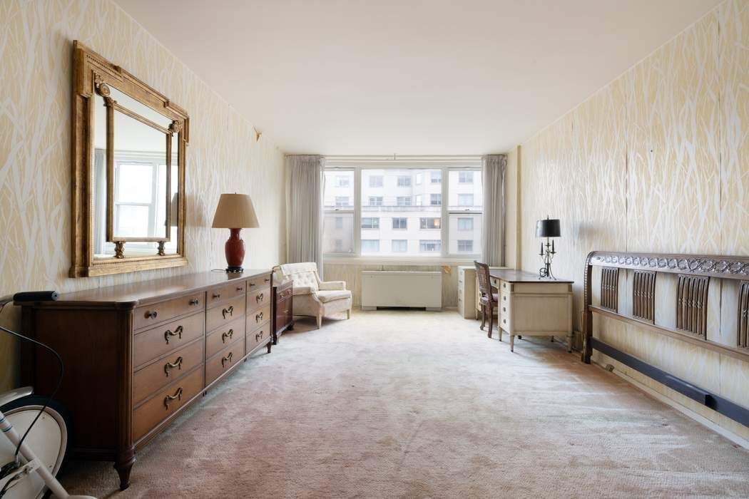 176 East 71st Street, Unit 14D Manhattan, NY 10021 - Photo 13 of 15