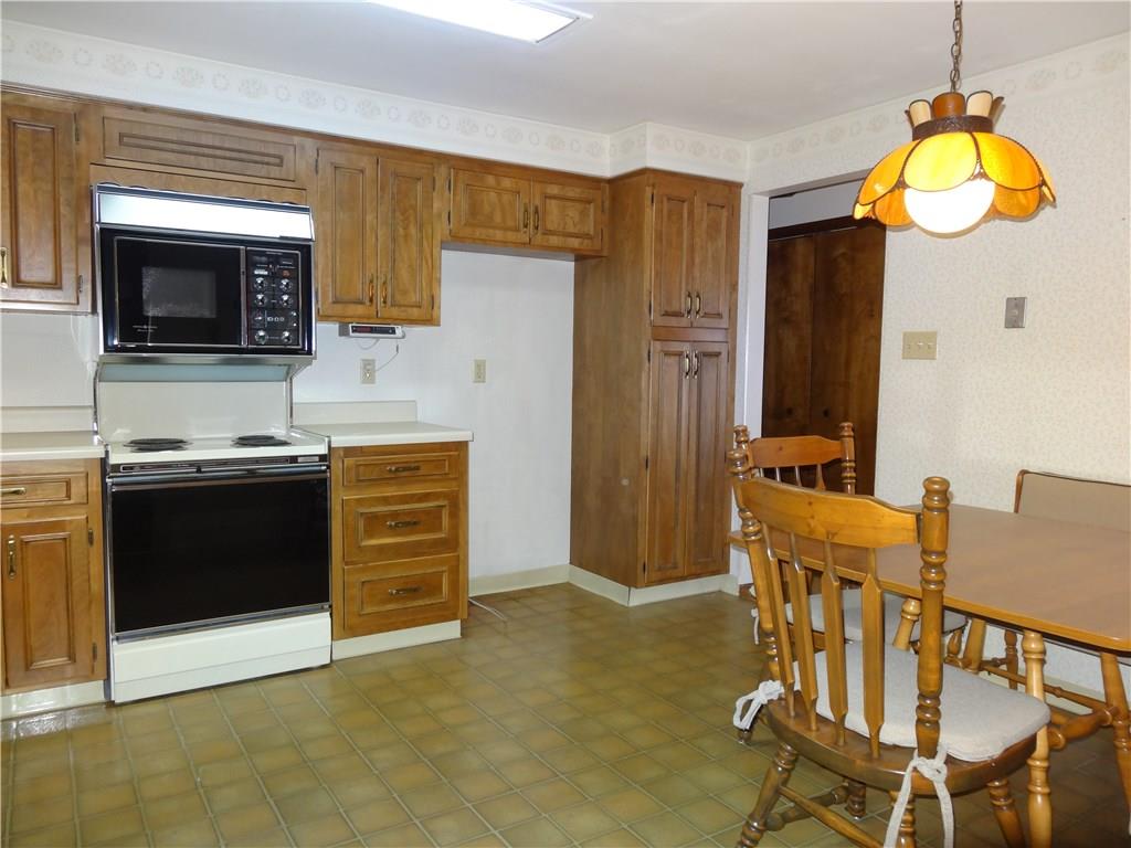4017 Willett Road Pittsburgh, PA 15227 - Photo 3 of 17 Very clean and ready for you.