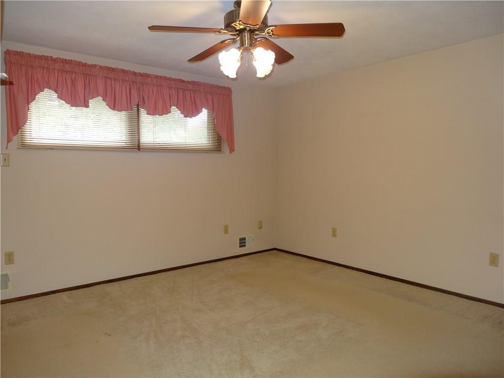 4017 Willett Road Pittsburgh, PA 15227 - Photo 6 of 17 Large master bed room with on suite full bath.