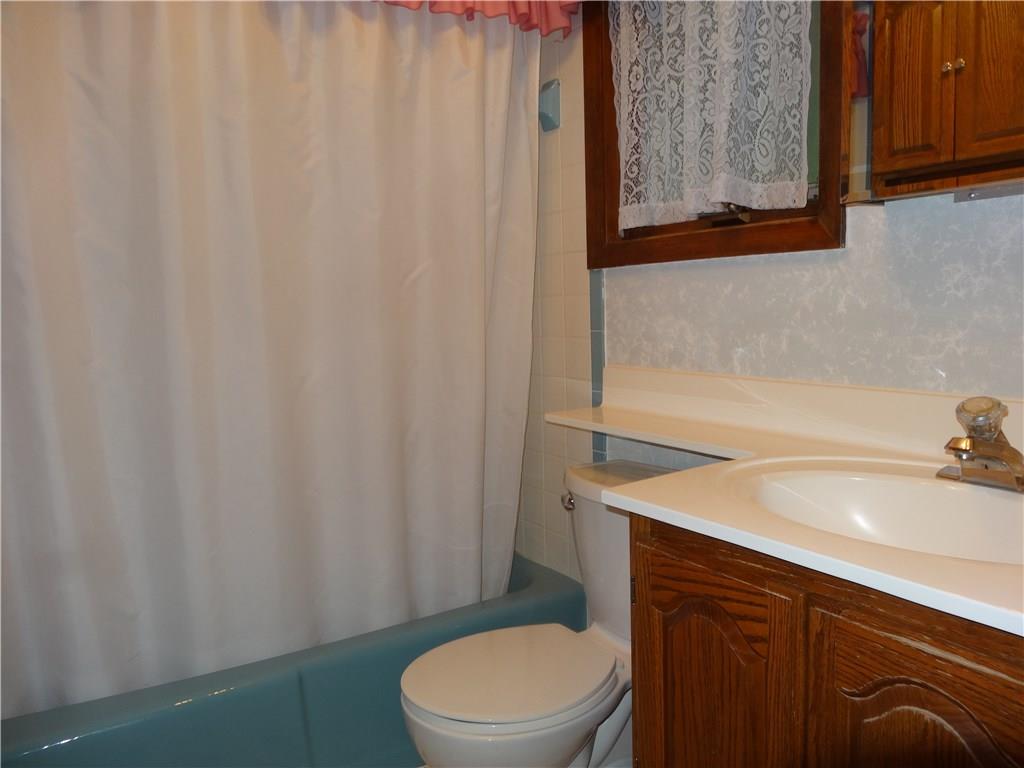 4017 Willett Road Pittsburgh, PA 15227 - Photo 7 of 17 Master bath.