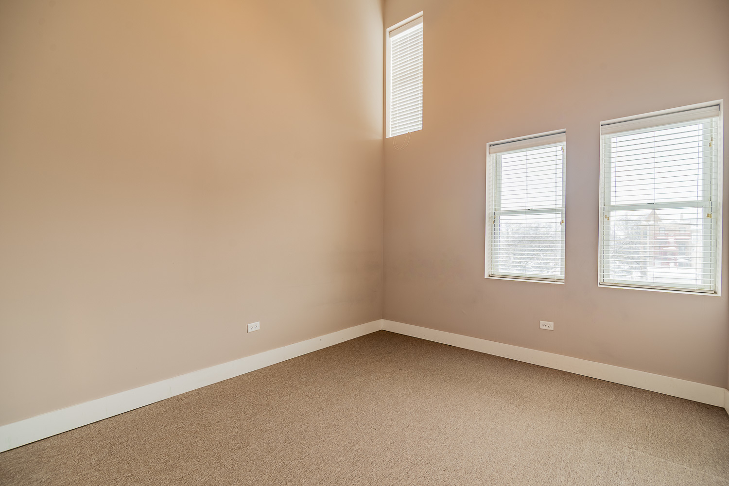 3433 South Indiana Avenue, Unit 301 Chicago, IL 60616 - Photo 6 of 12 an empty room with a window