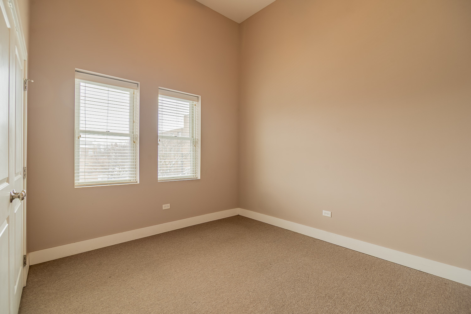 3433 South Indiana Avenue, Unit 301 Chicago, IL 60616 - Photo 7 of 12 an empty room with a window