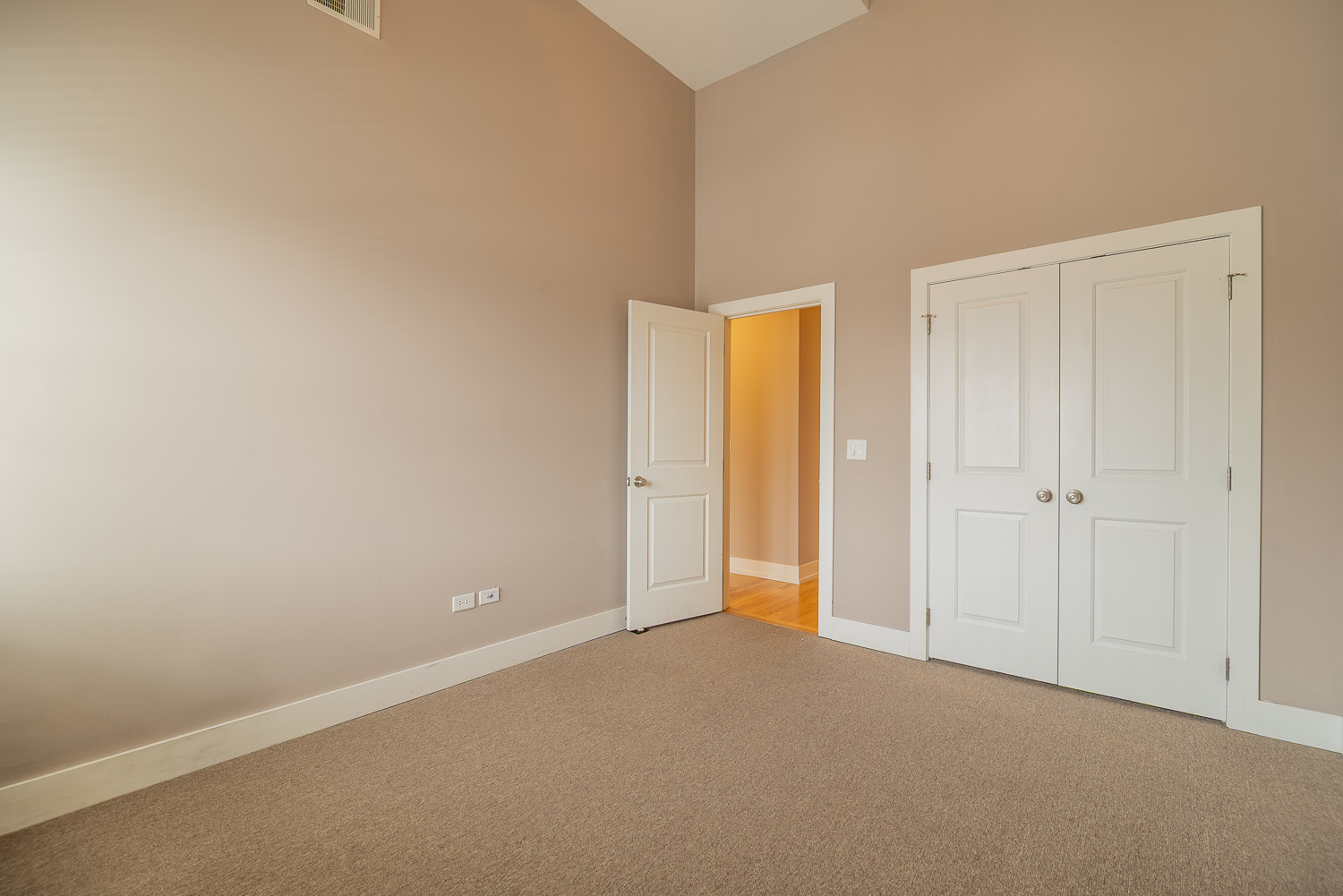 3433 South Indiana Avenue, Unit 301 Chicago, IL 60616 - Photo 8 of 12 a view of an empty room