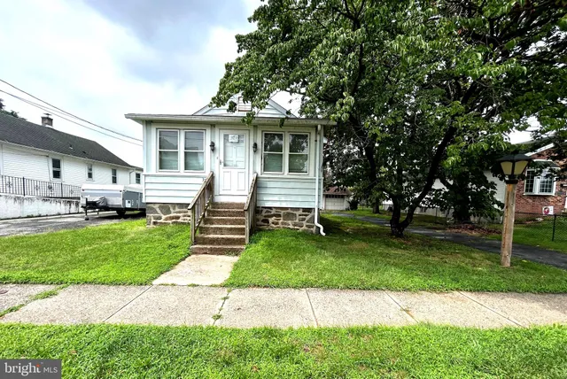 $1,500 | 320 Printz Avenue, Essington, PA 19029