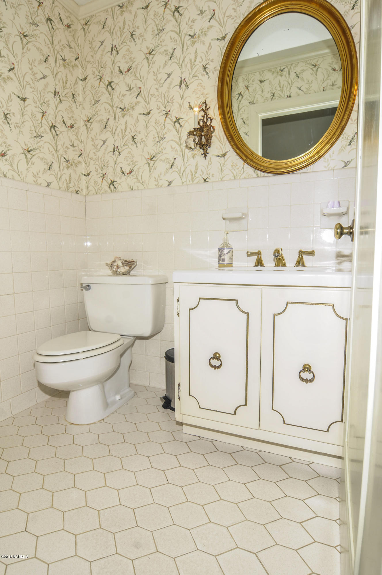 212 Riverside Drive Washington, NC 27889 - Photo 32 of 97 powder room