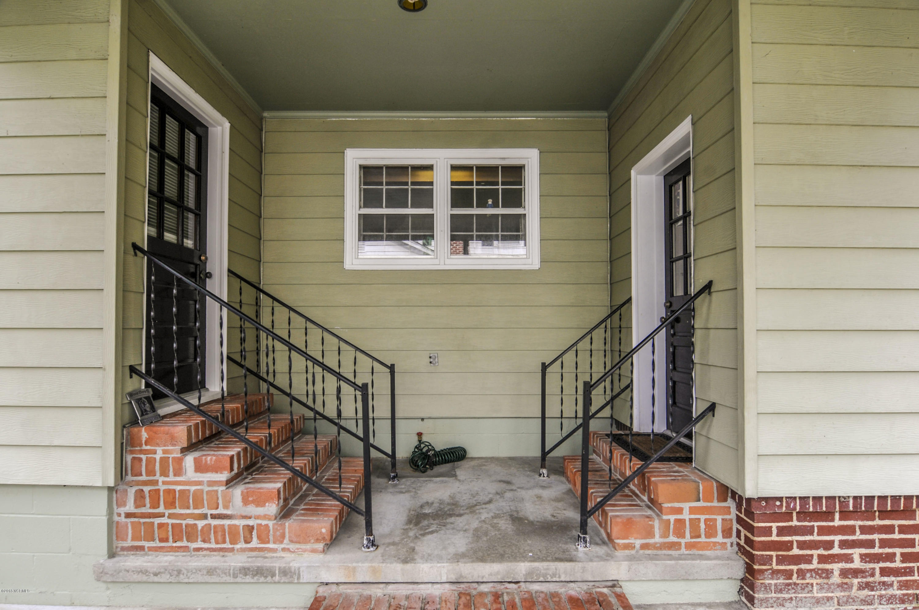 212 Riverside Drive Washington, NC 27889 - Photo 72 of 97 side entrance
