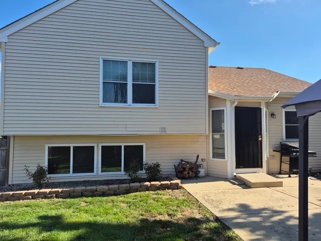 $3,000 | 776 Chesterfield Lane, North Aurora, IL 60542