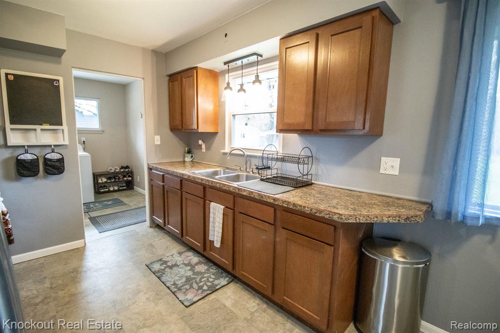5453 Townline Road Birch Run, MI 48415 - Photo 9 of 31