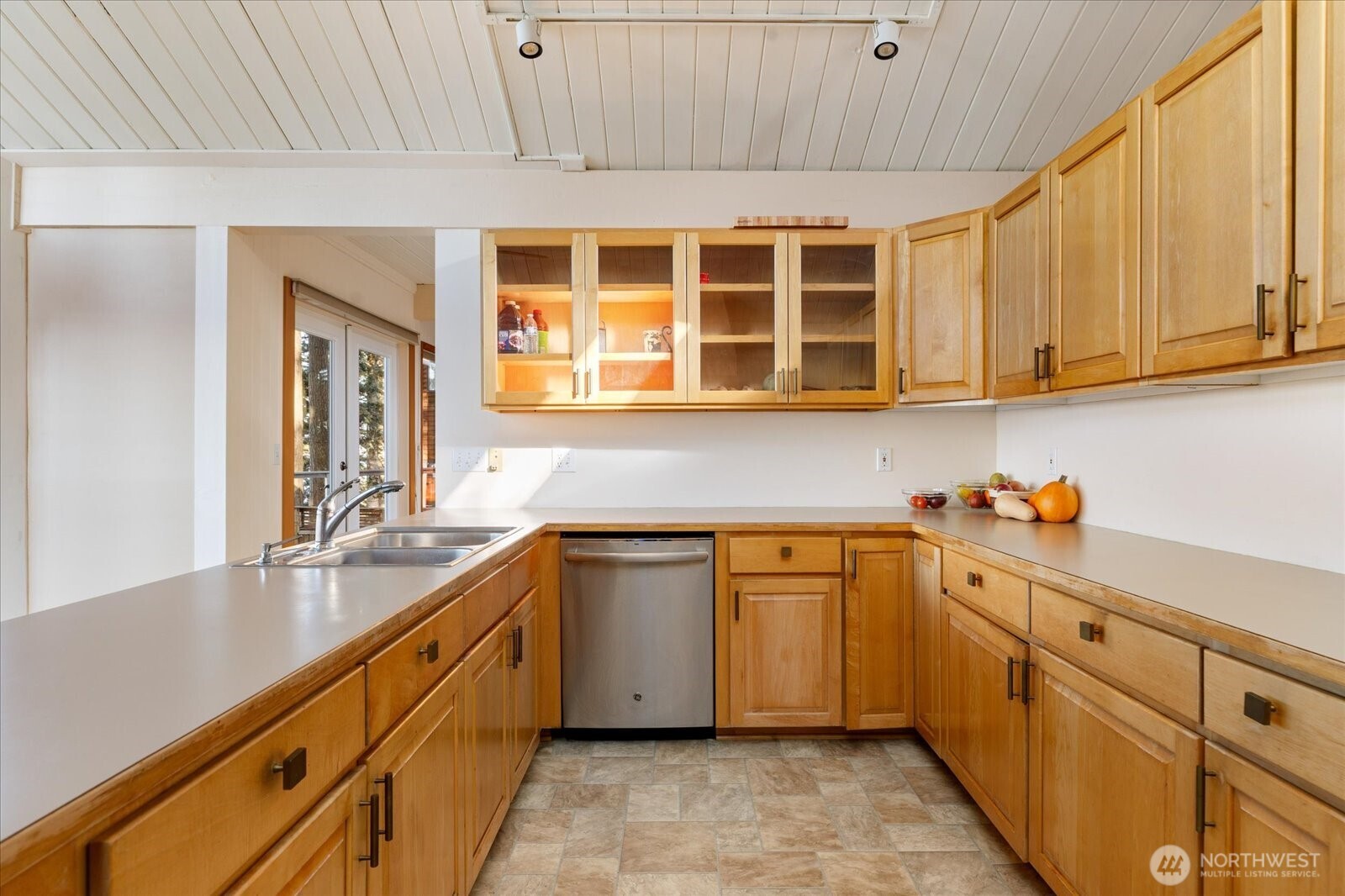 3155 Fox Spit Road Langley, WA 98260 - Photo 8 of 34