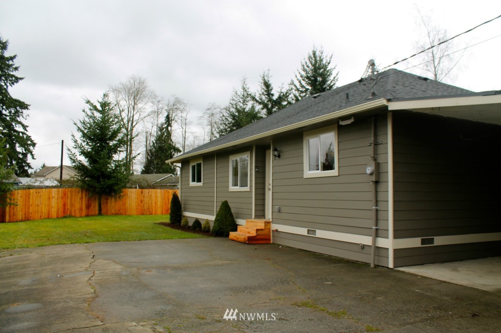 2316 Center Road Everett, WA 98204 - Photo 2 of 13