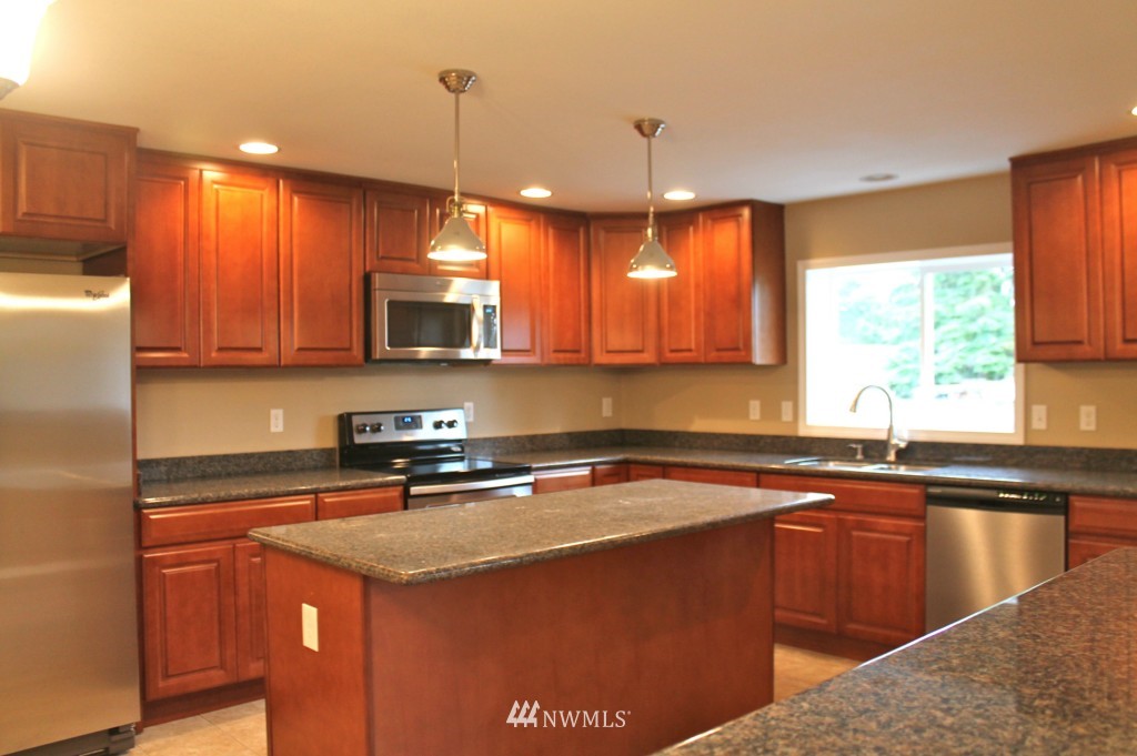 2316 Center Road Everett, WA 98204 - Photo 3 of 13