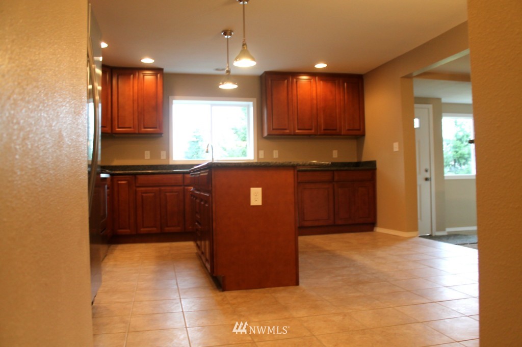 2316 Center Road Everett, WA 98204 - Photo 4 of 13