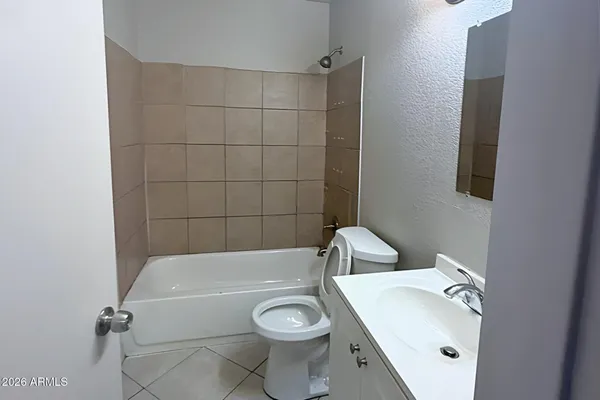 $995 | 1702 West Shangri-la Road, Unit 2, Phoenix, AZ 85029