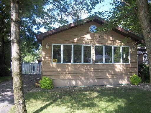 a view of house with a yard