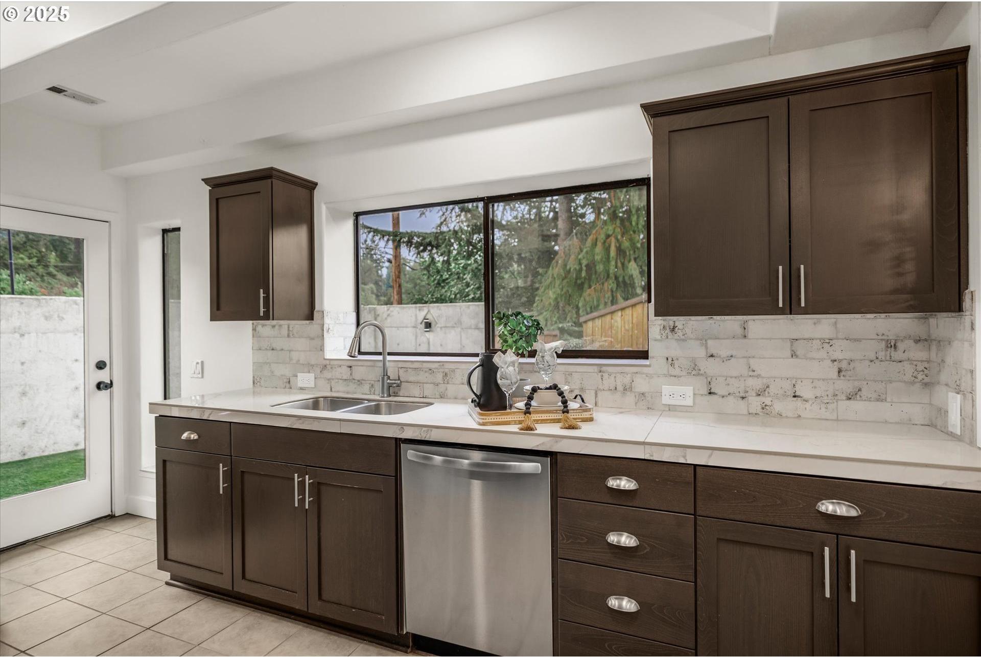 14824 South Redland Road Oregon City, OR 97045 - Photo 4 of 48 Gallery Image 4