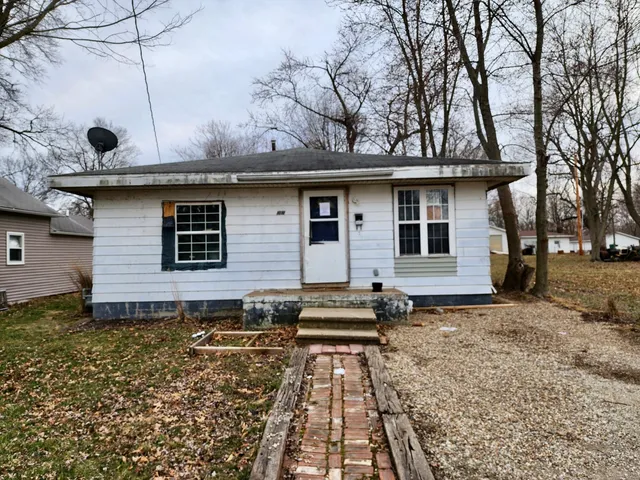 $6,000 | 1010 East Adams Street, Taylorville, IL 62568