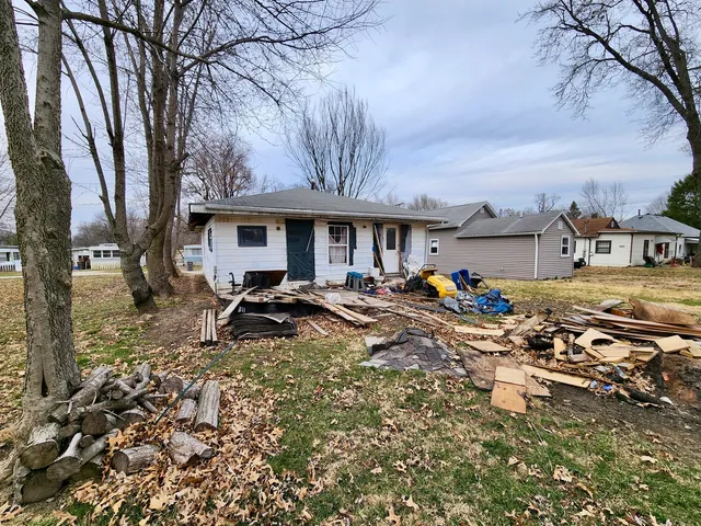 $6,000 | 1010 East Adams Street, Taylorville, IL 62568