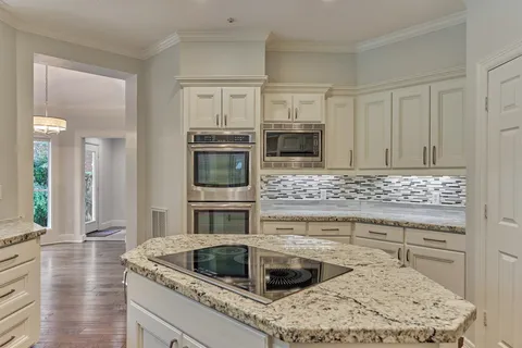 $1,100,000 | 168 West Shadowpoint Circle, The Woodlands, TX 77381