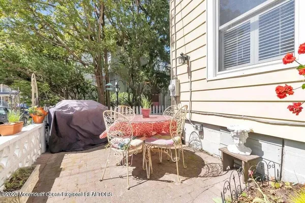 a view of an outdoor sitting area with fire pit