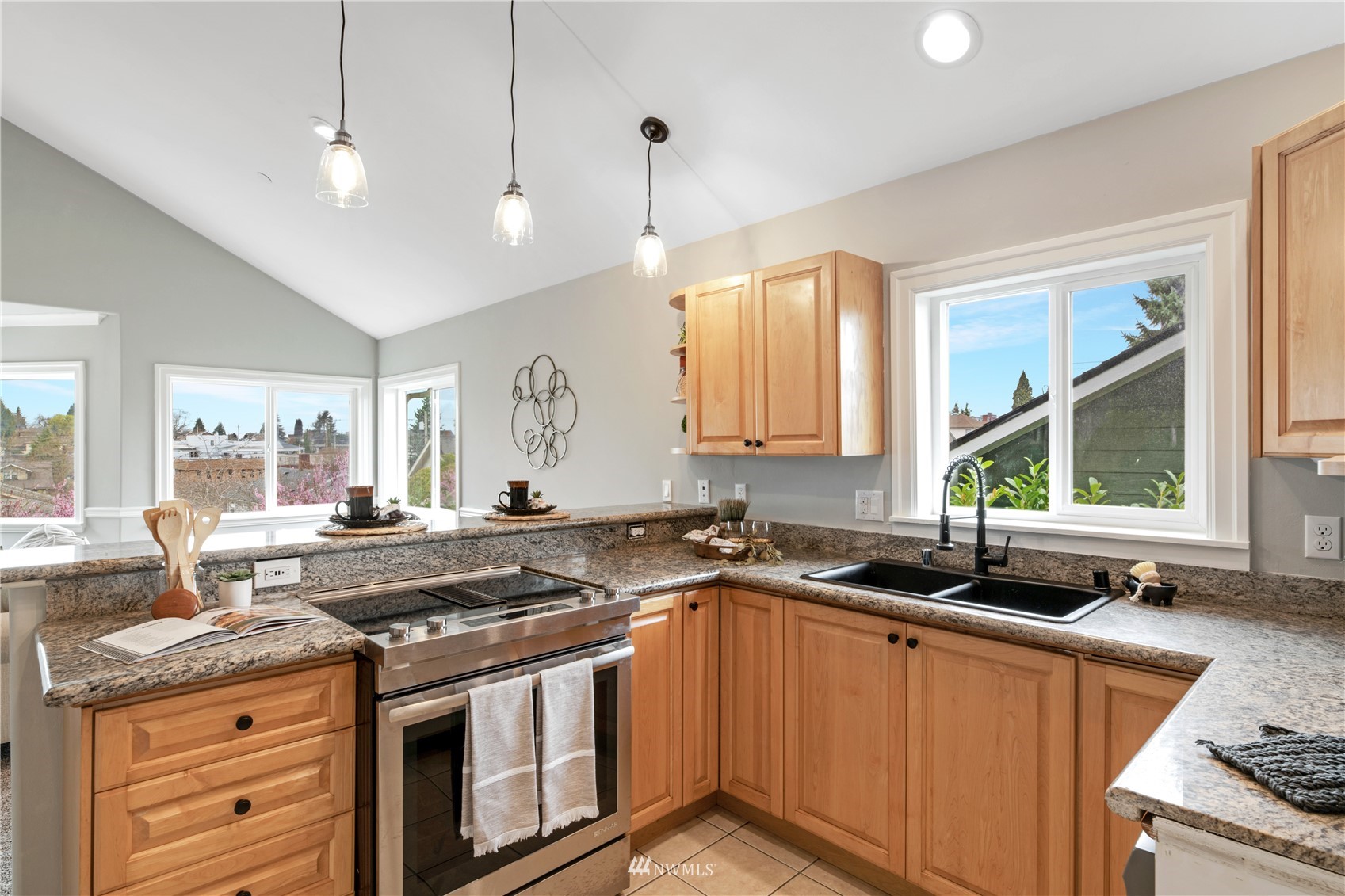 3315 Rockefeller Avenue, Unit 1 Everett, WA 98201 - Photo 7 of 32