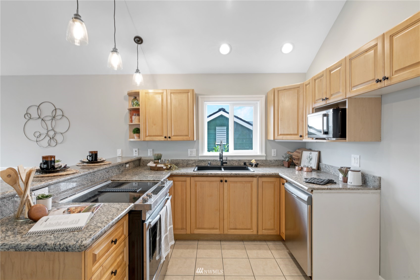 3315 Rockefeller Avenue, Unit 1 Everett, WA 98201 - Photo 9 of 32