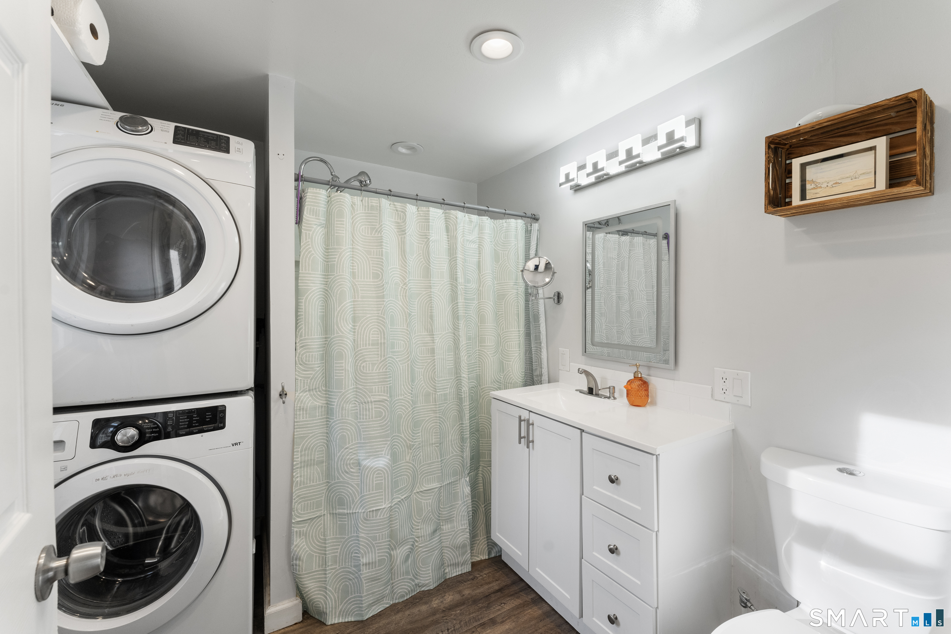 92 Hunters Avenue Norwich, CT 06380 - Photo 35 of 36 a utility room with dryer and washer