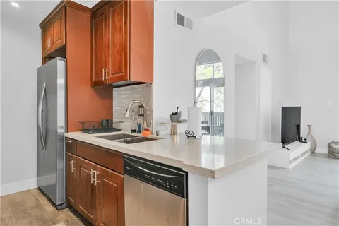 $4,395 | 5700 Etiwanda Avenue, Unit 252, Los Angeles, CA 91356