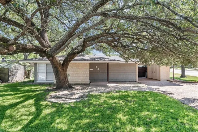 $2,250 | 401 Helena Street, Bryan, TX 77801