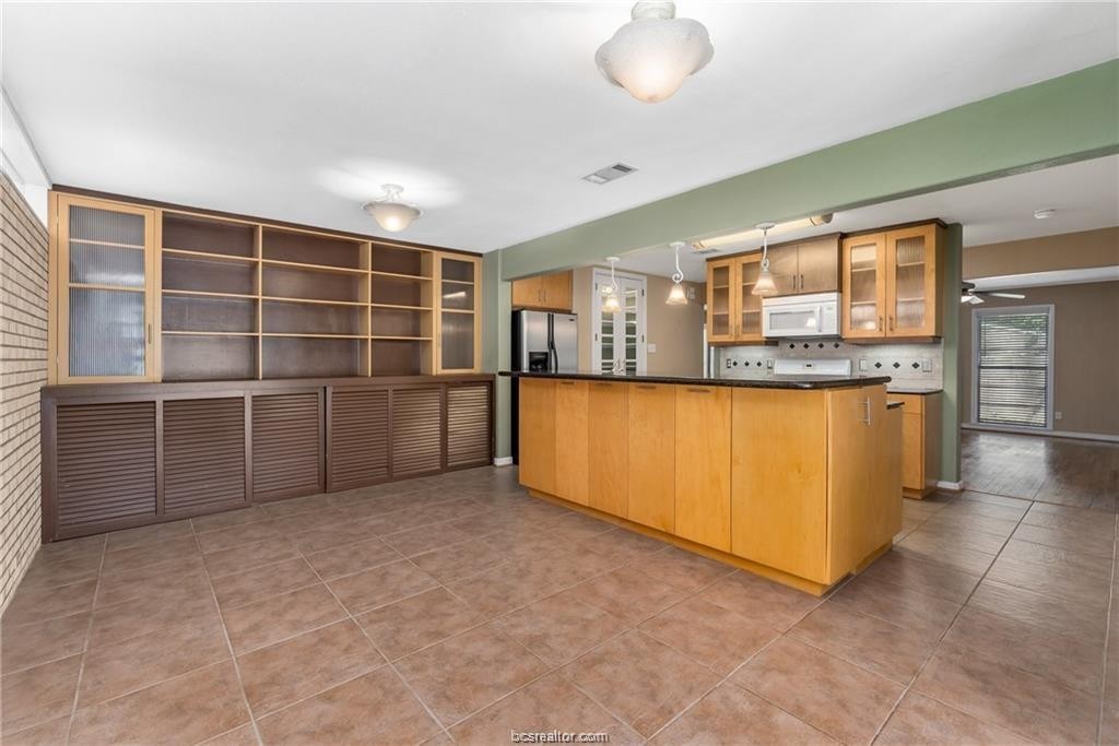 401 Helena Street Bryan, TX 77801 - Photo 10 of 21 an empty room with a cabinet and mirrors