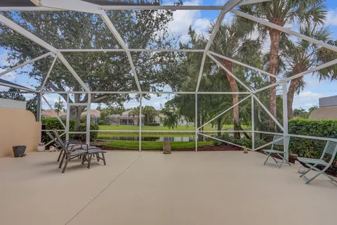 a view of sitting area with chairs